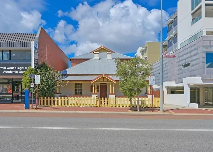 Emu Backpackers Perth - Note - Valid Passport Required For Check In Hostel