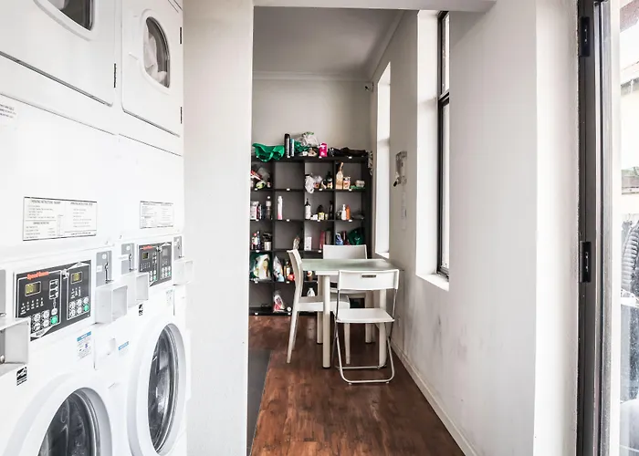 Downtown Backpackers Hostel Perth - Note - Valid Passport Required For Check In